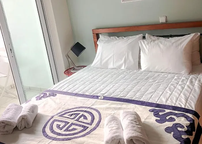 Sofia 3 Apts Nea Chora Chania Steps From The * חאניה